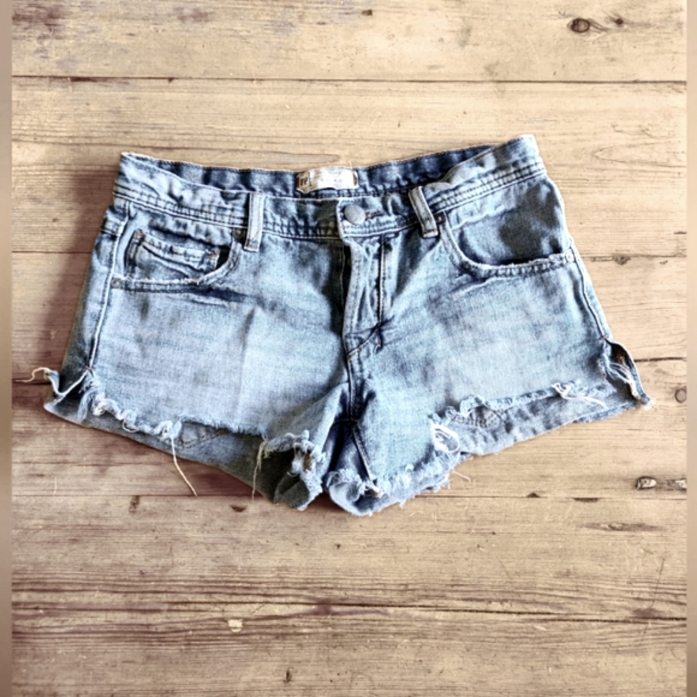Free People shorts size 25 distressed